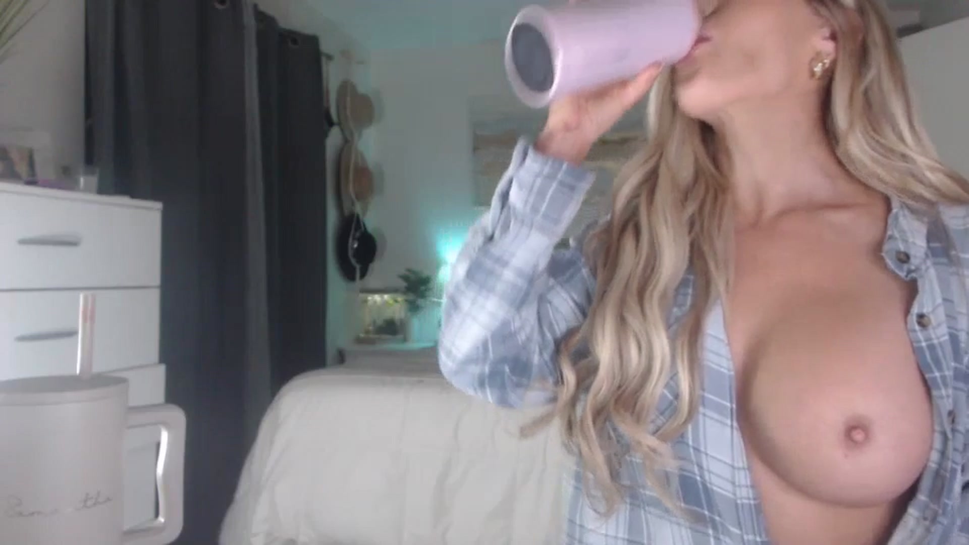 Gallery image thumbnail from Queen_bambii's myfreecams stream on, 09/14/2023, 09:24 image 10 of 20