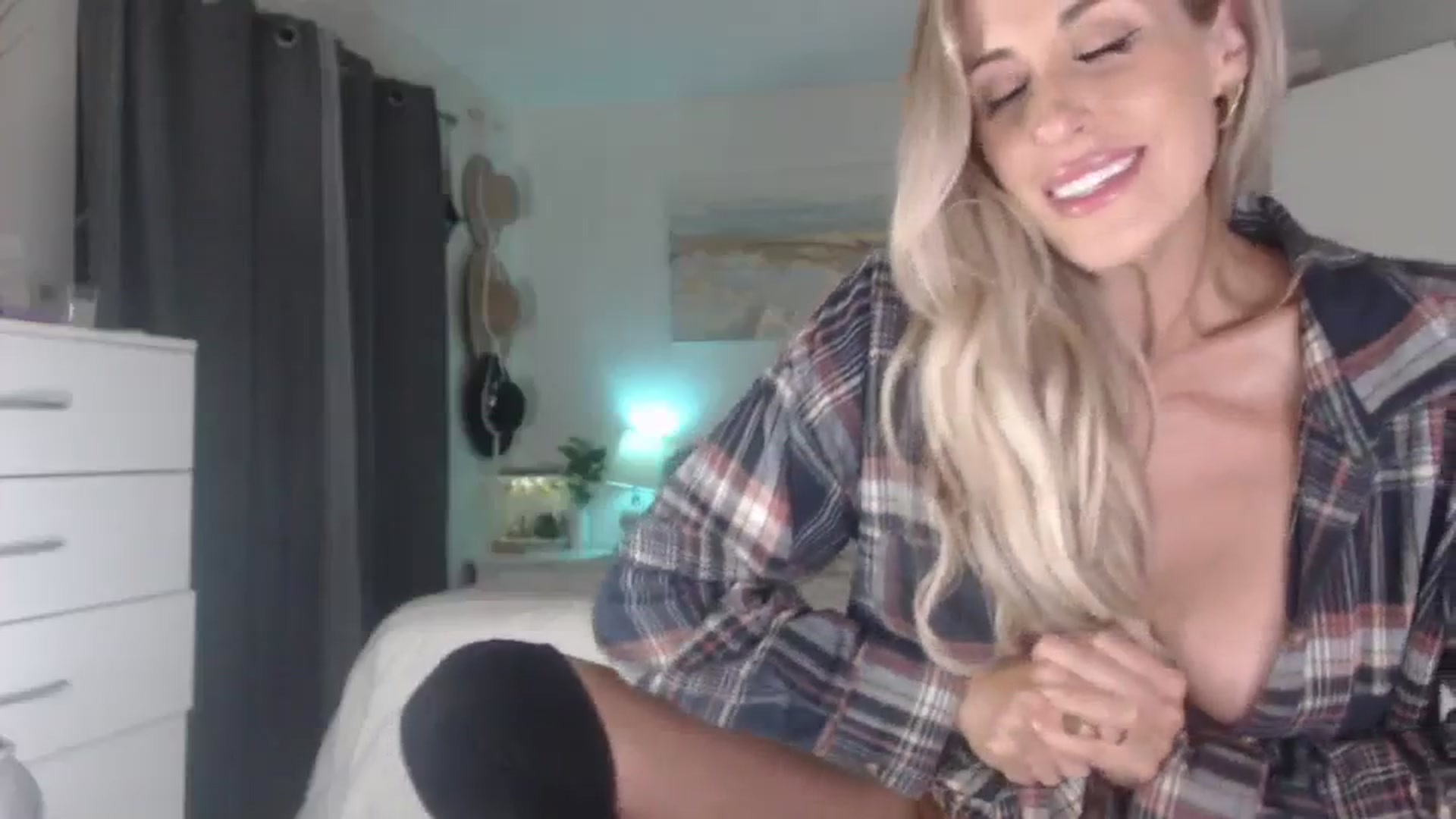 Gallery image thumbnail from Queen_bambii's myfreecams stream on, 09/14/2023, 09:24 image 19 of 20