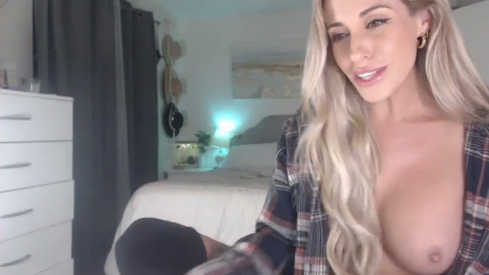 Gallery image thumbnail from Queen_bambii's myfreecams stream on, 09/14/2023, 09:24 image 14 of 20