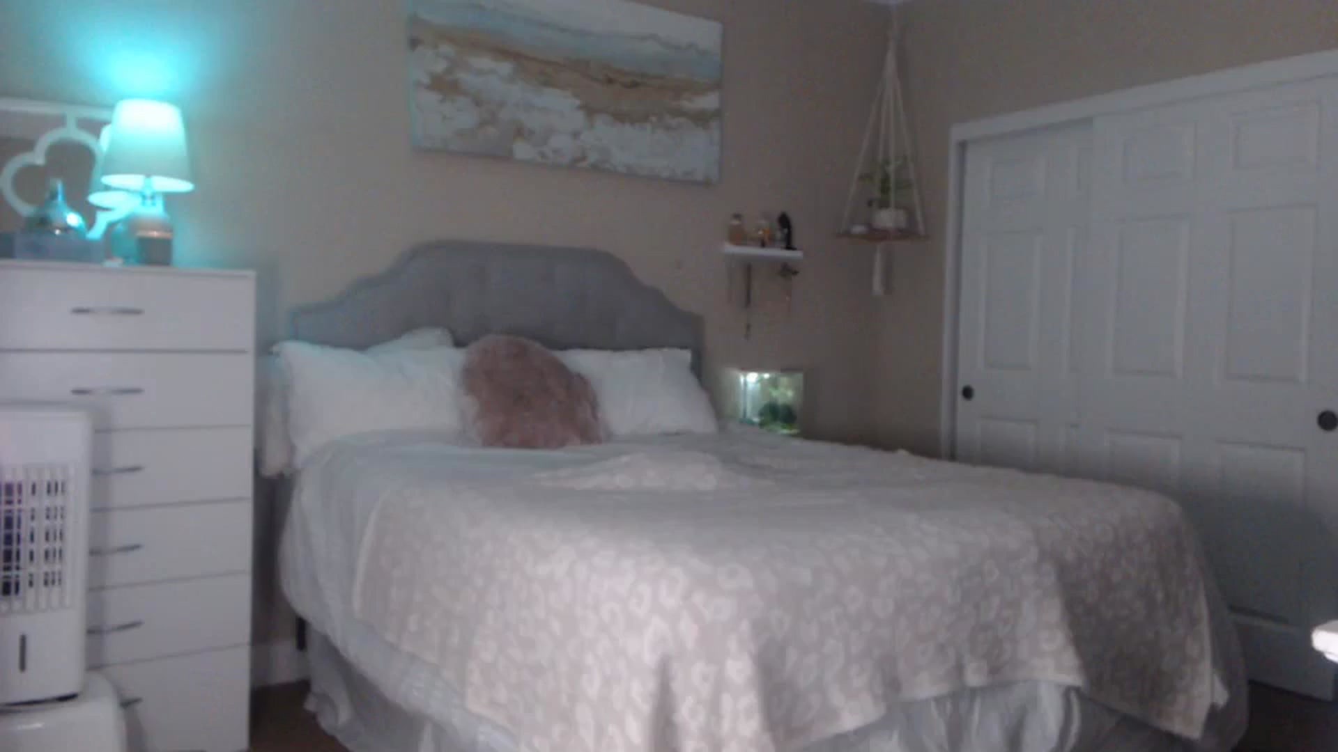 Gallery image thumbnail from Queen_bambii's myfreecams stream on, 09/27/2023, 08:22 image 4 of 20