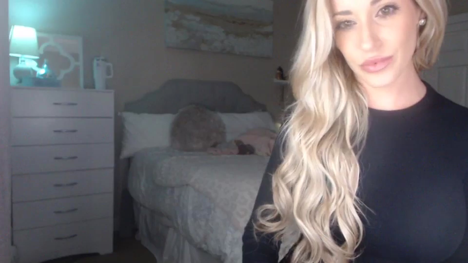 Gallery image thumbnail from Queen_bambii's myfreecams stream on, 10/03/2023, 05:09 image 9 of 20