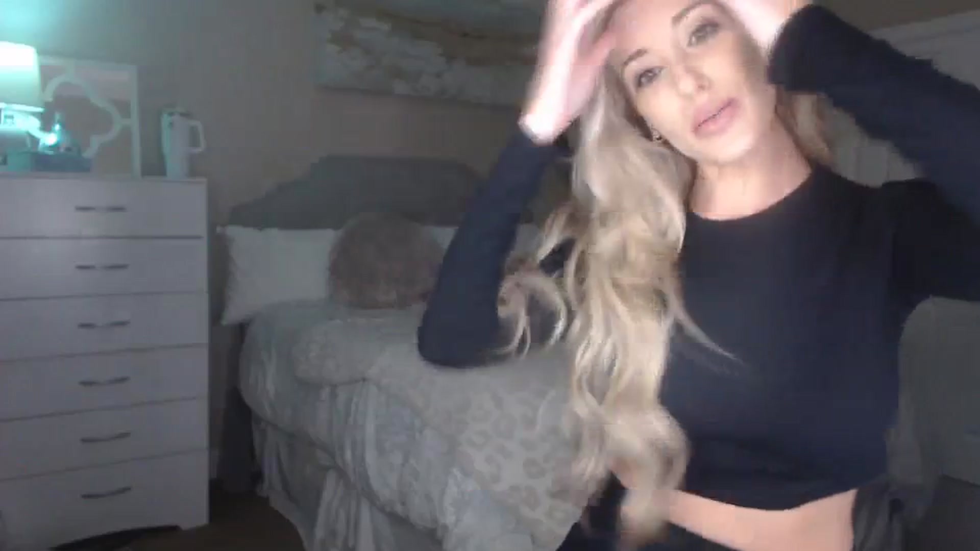 Gallery image thumbnail from Queen_bambii's myfreecams stream on, 10/03/2023, 05:09 image 5 of 20
