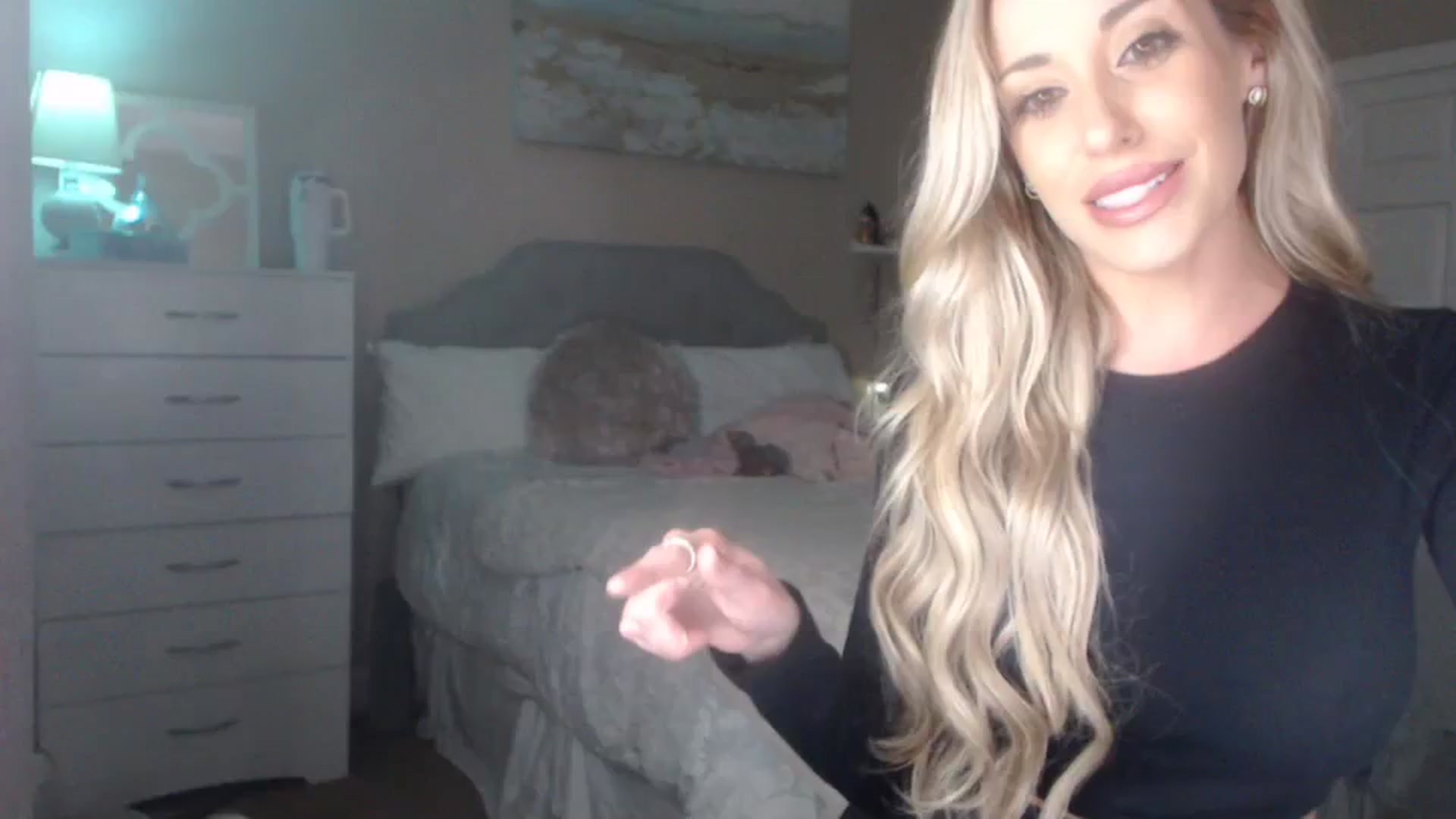 Gallery image thumbnail from Queen_bambii's myfreecams stream on, 10/03/2023, 05:09 image 16 of 20