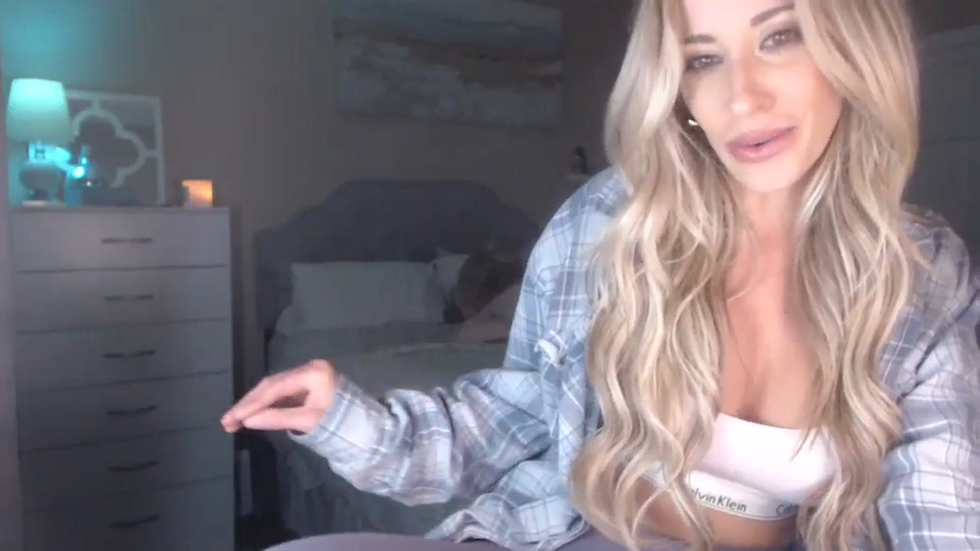 Gallery image thumbnail from Queen_bambii's myfreecams stream on, 10/05/2023, 07:28 image 16 of 20