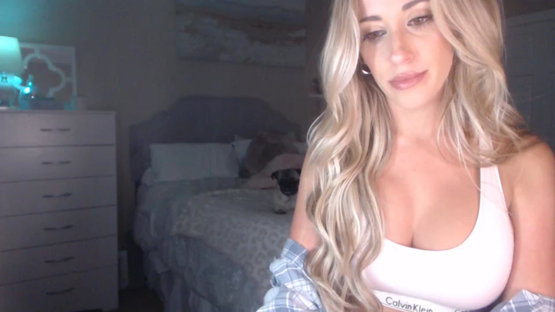 Gallery image thumbnail from Queen_bambii's myfreecams stream on, 10/05/2023, 07:28 image 3 of 20