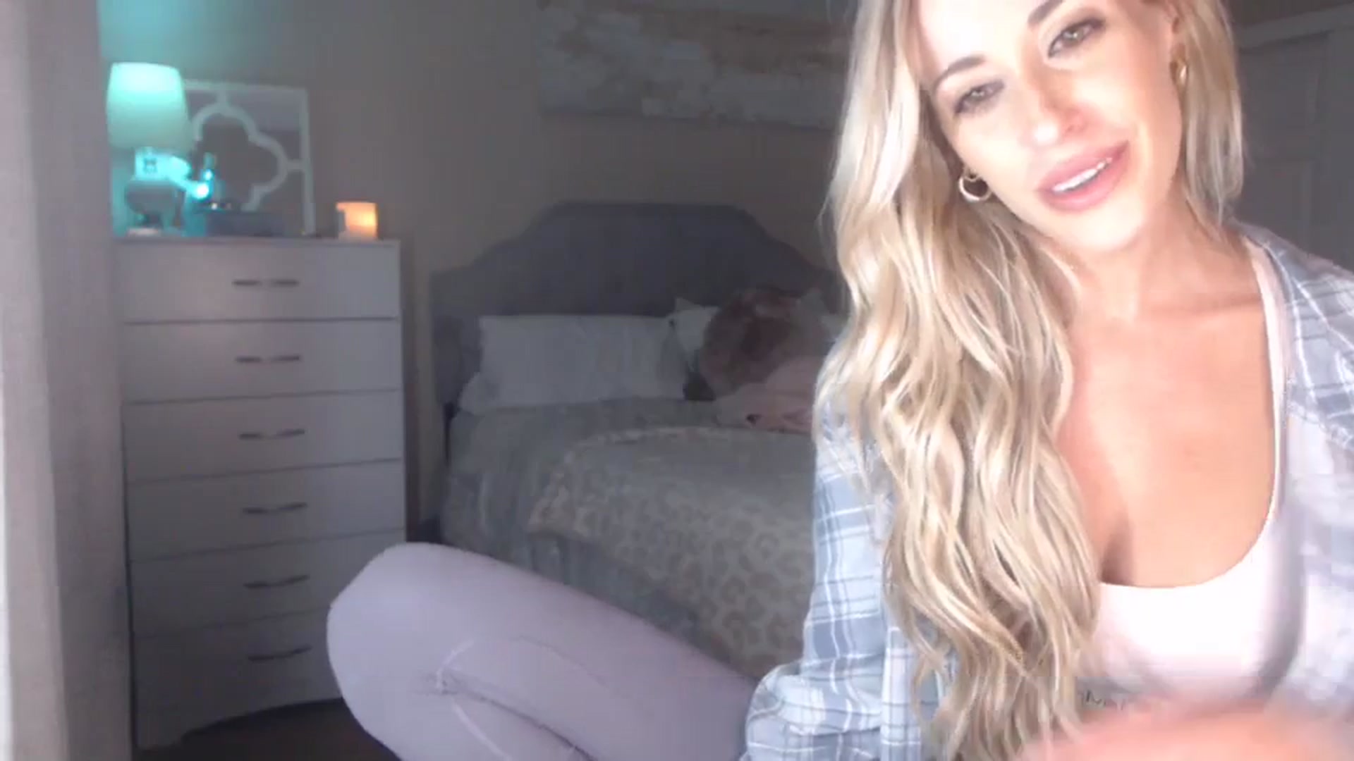 Gallery image thumbnail from Queen_bambii's myfreecams stream on, 10/05/2023, 07:50 image 9 of 20