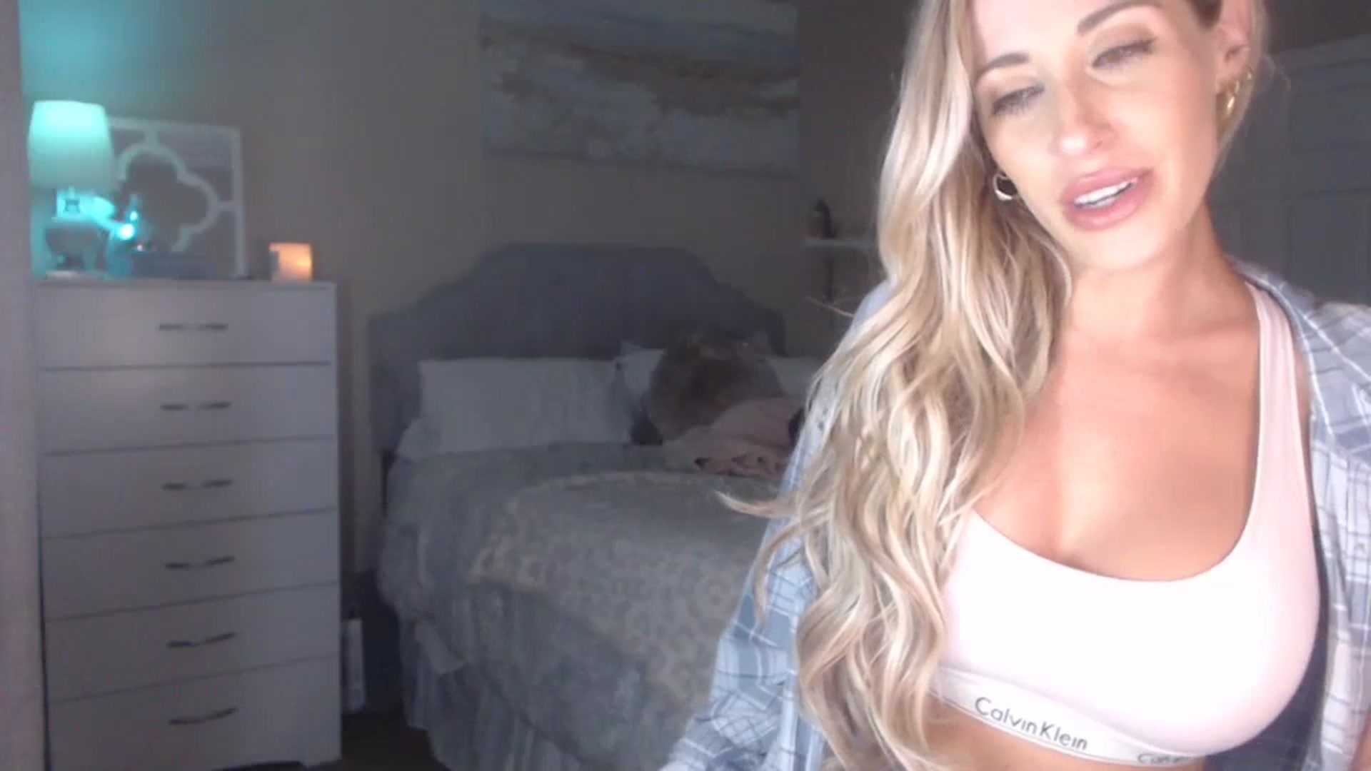 Gallery image thumbnail from Queen_bambii's myfreecams stream on, 10/05/2023, 07:50 image 12 of 20