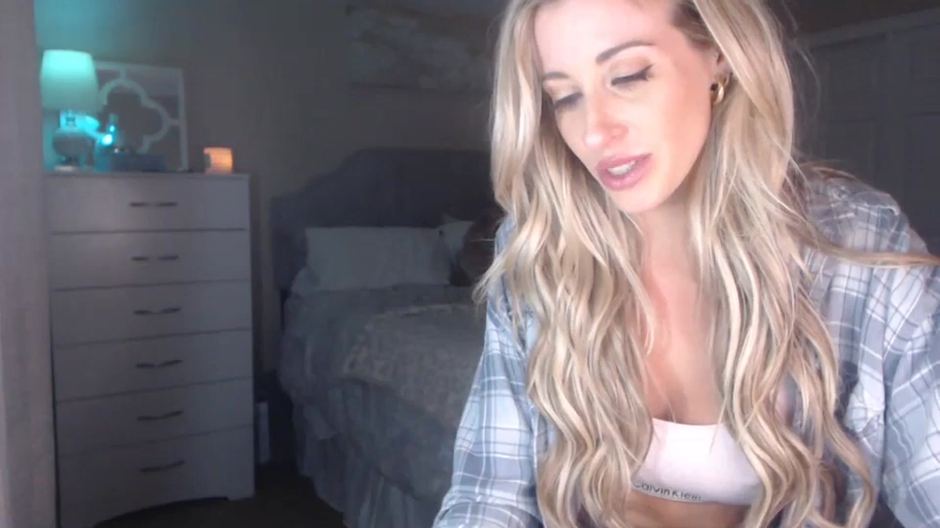 Gallery image thumbnail from Queen_bambii's myfreecams stream on, 10/05/2023, 07:50 image 11 of 20