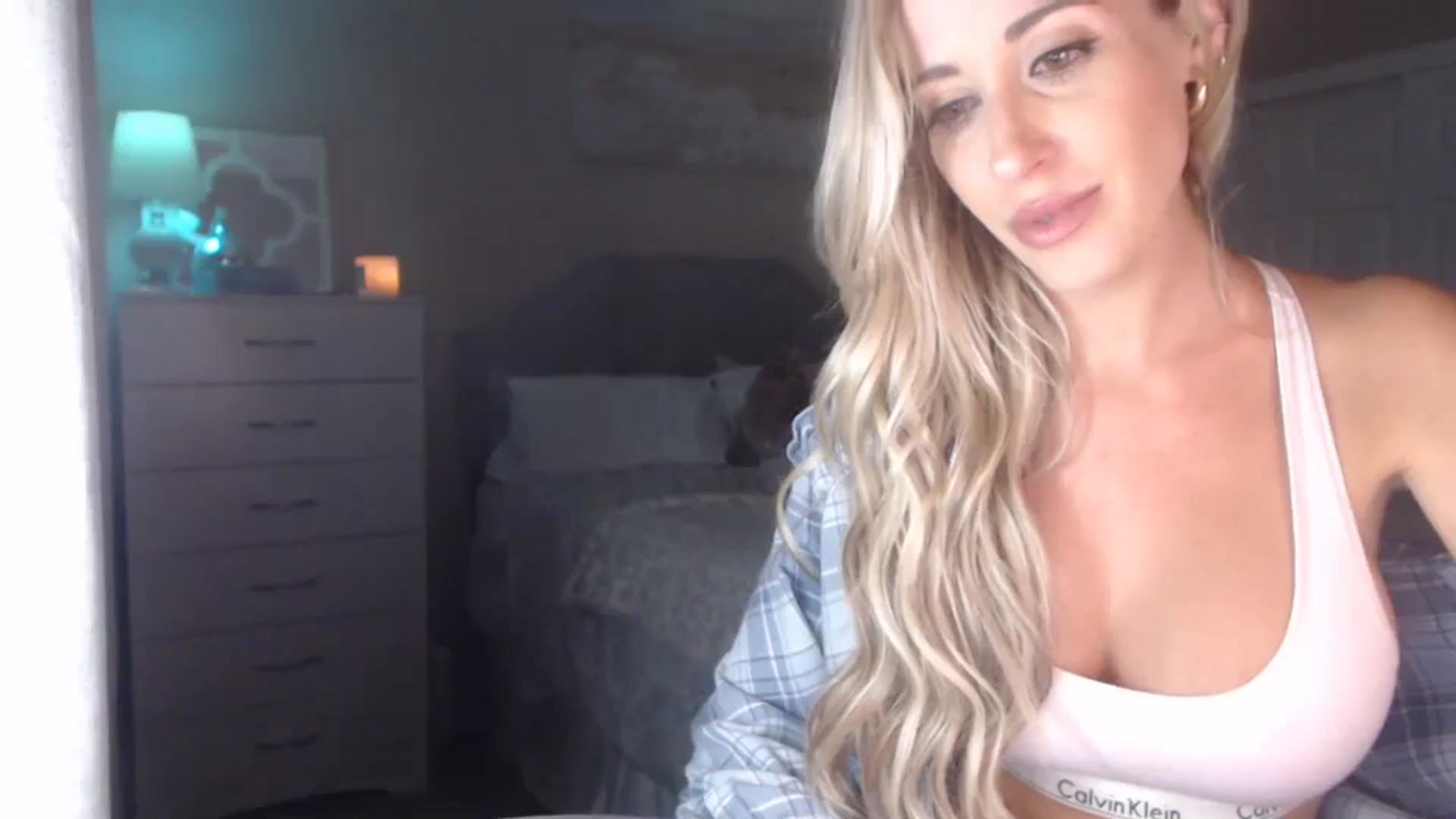 Gallery image thumbnail from Queen_bambii's myfreecams stream on, 10/05/2023, 08:24 image 3 of 20
