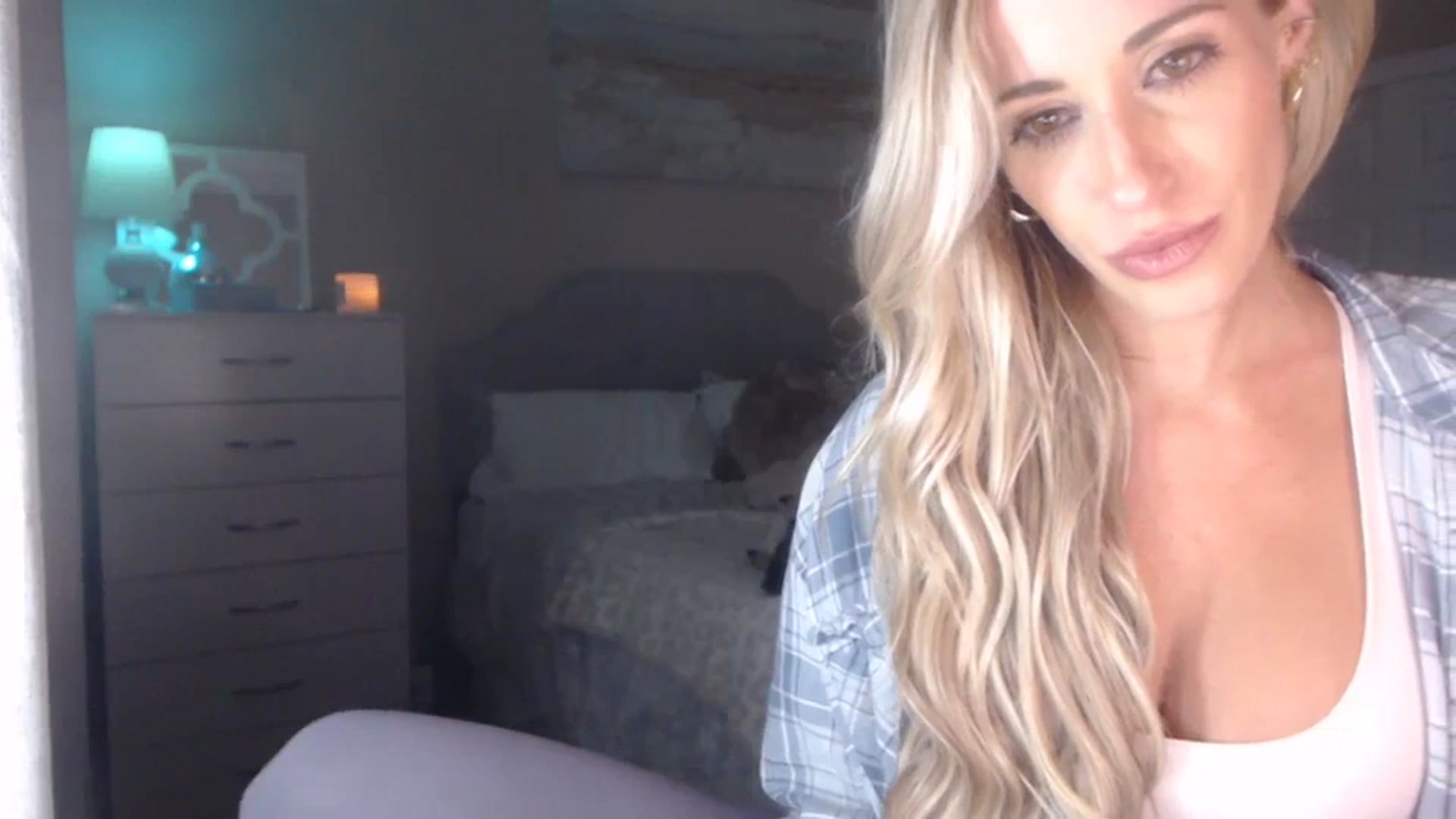 Gallery image thumbnail from Queen_bambii's myfreecams stream on, 10/05/2023, 08:24 image 14 of 20
