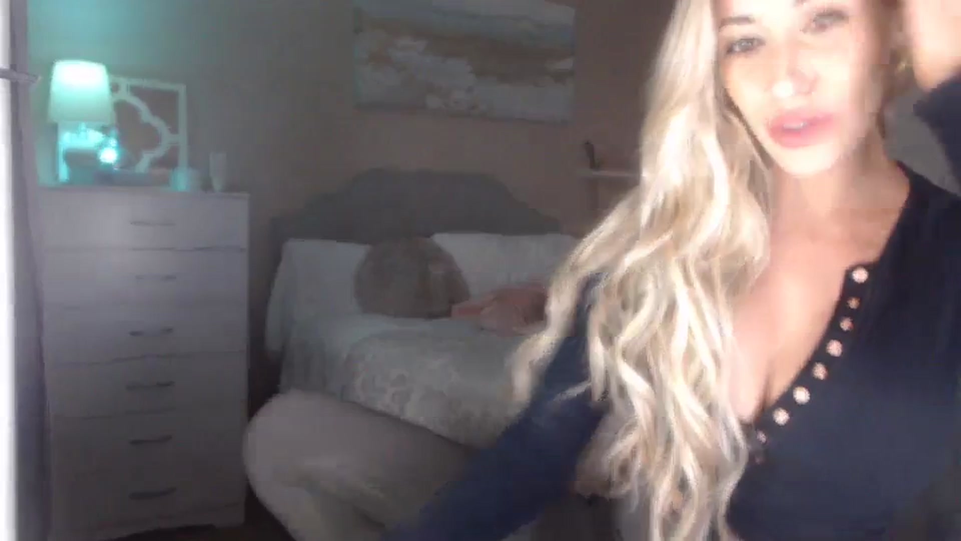 Gallery image thumbnail from Queen_bambii's myfreecams stream on, 10/10/2023, 04:50 image 15 of 20