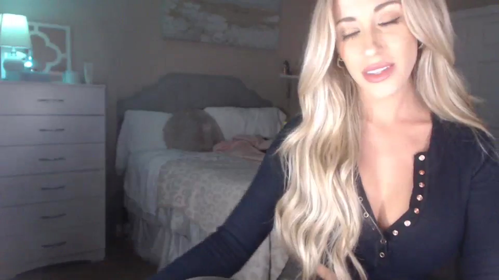 Gallery image thumbnail from Queen_bambii's myfreecams stream on, 10/10/2023, 04:50 image 2 of 20