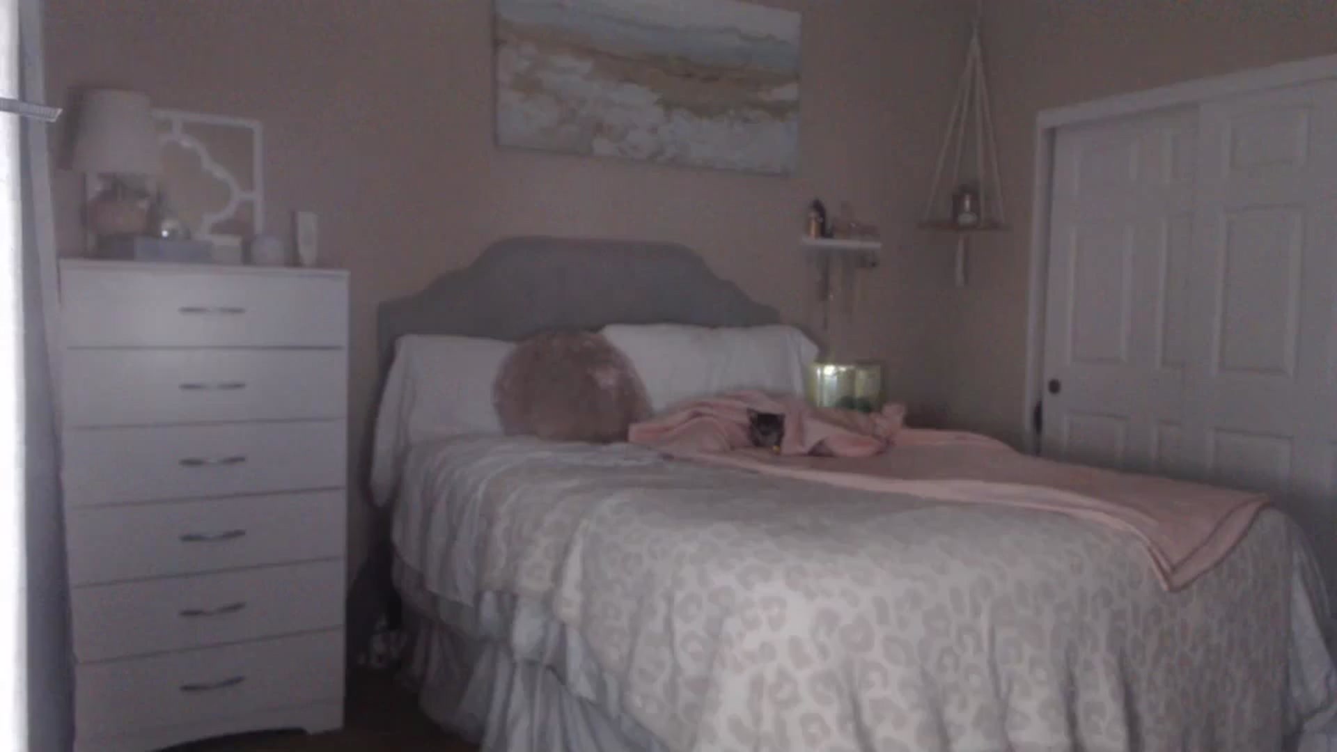 Gallery image thumbnail from Queen_bambii's myfreecams stream on, 10/10/2023, 04:50 image 16 of 20