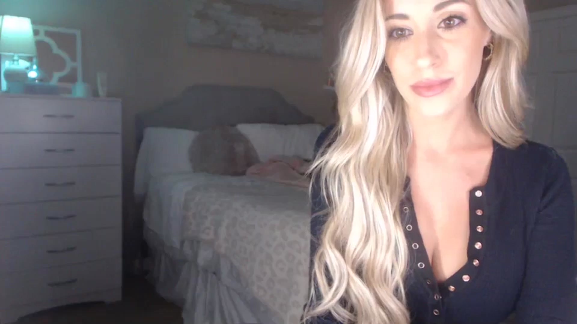 Gallery image thumbnail from Queen_bambii's myfreecams stream on, 10/10/2023, 04:50 image 3 of 20