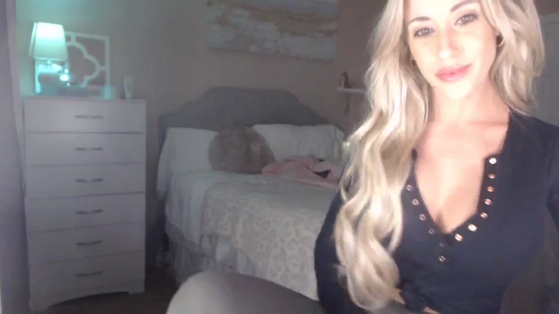 Gallery image thumbnail from Queen_bambii's myfreecams stream on, 10/10/2023, 04:50 image 6 of 20