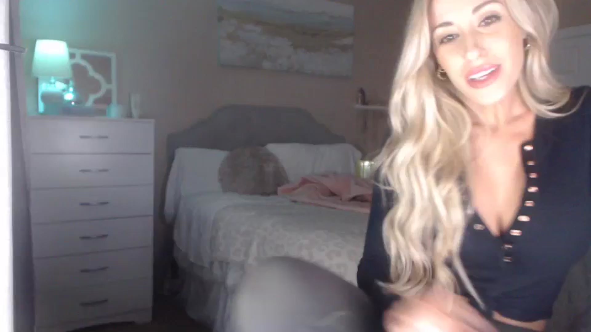 Gallery image thumbnail from Queen_bambii's myfreecams stream on, 10/10/2023, 04:50 image 14 of 20