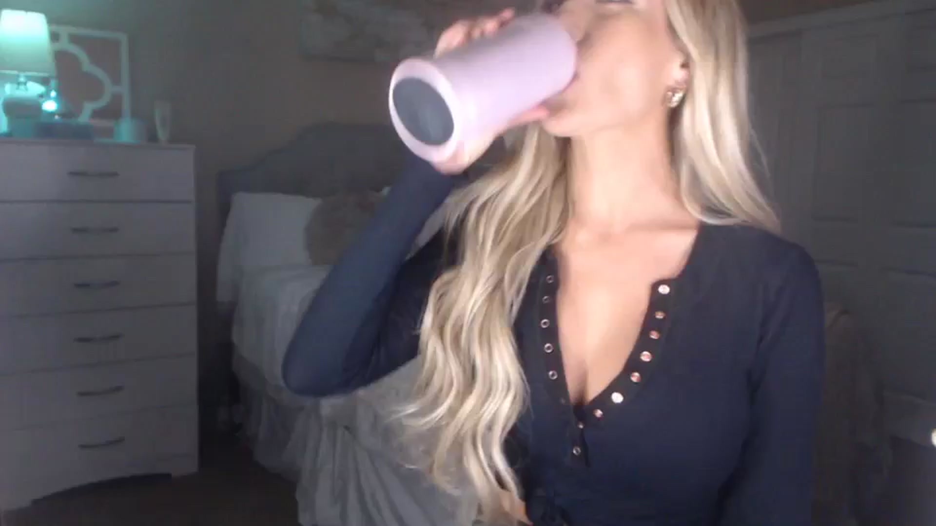 Gallery image thumbnail from Queen_bambii's myfreecams stream on, 10/10/2023, 04:50 image 5 of 20