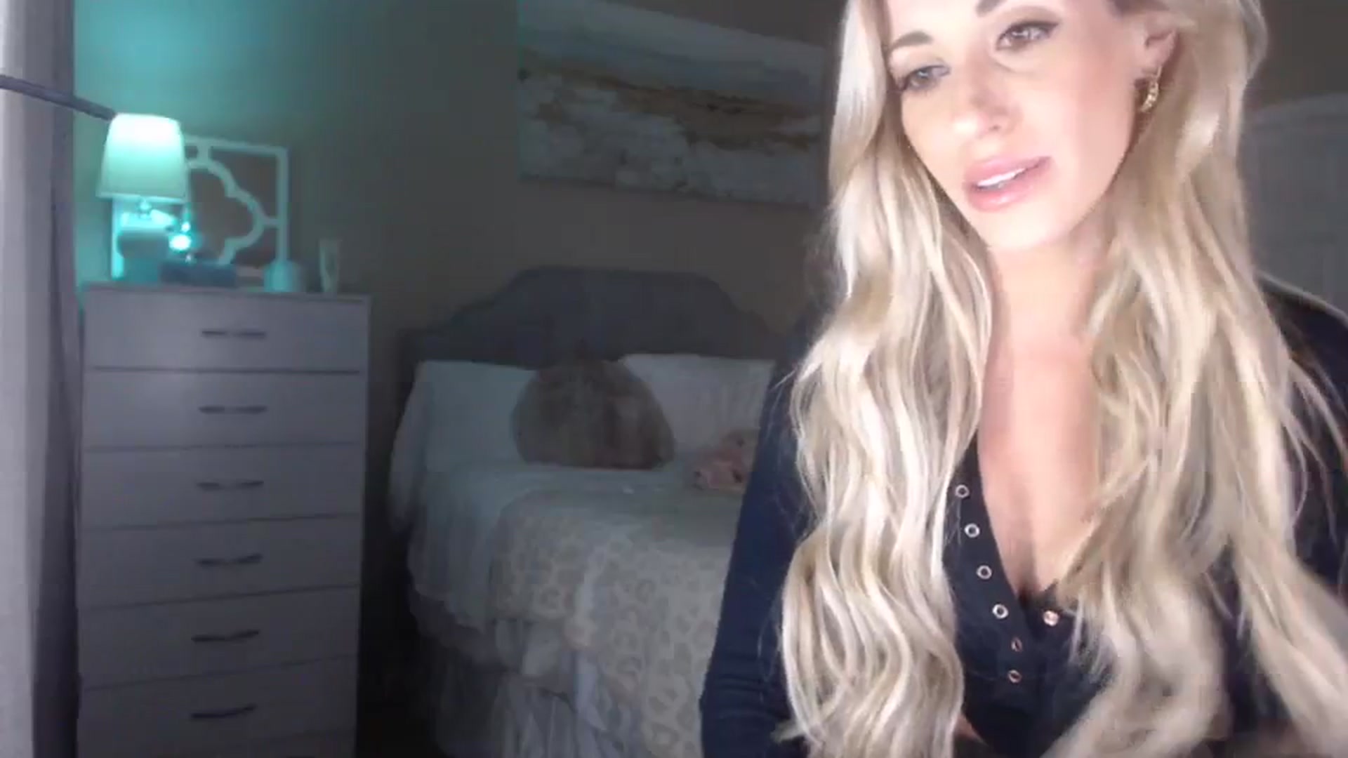 Gallery image thumbnail from Queen_bambii's myfreecams stream on, 10/10/2023, 07:03 image 13 of 20