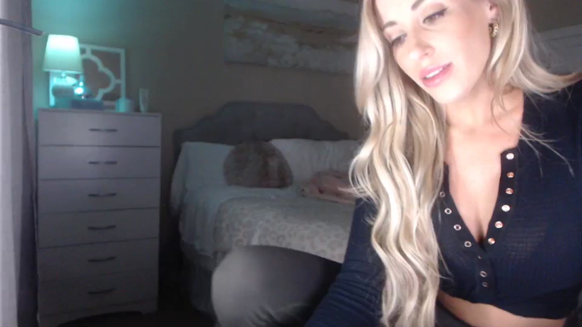 Gallery image thumbnail from Queen_bambii's myfreecams stream on, 10/10/2023, 07:03 image 6 of 20