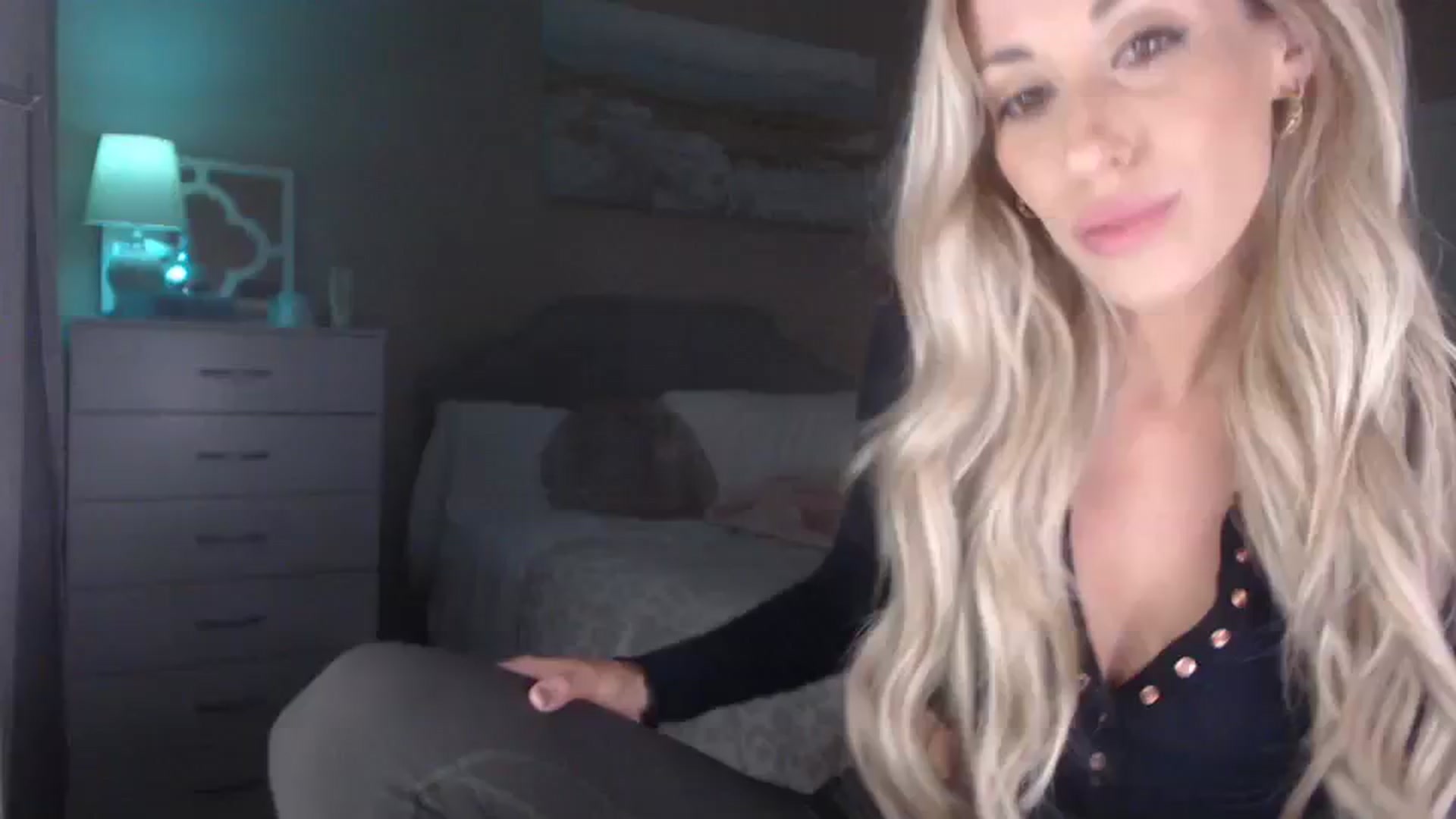 Gallery image thumbnail from Queen_bambii's myfreecams stream on, 10/10/2023, 07:03 image 3 of 20