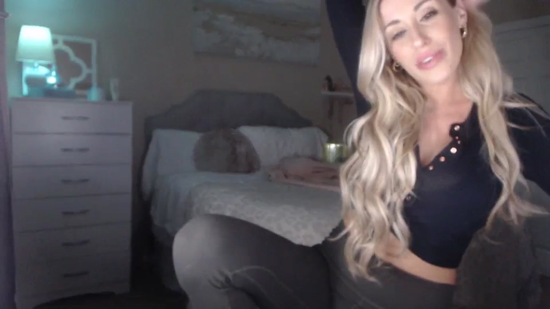 Gallery image thumbnail from Queen_bambii's myfreecams stream on, 10/10/2023, 07:03 image 5 of 20