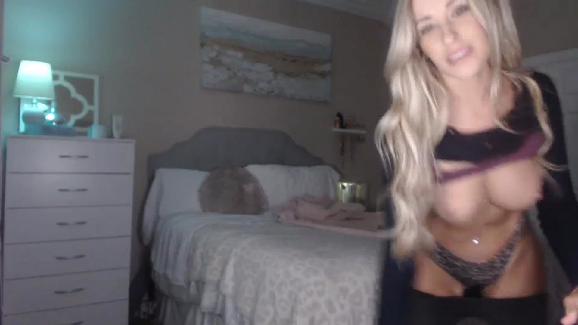 Gallery image thumbnail from Queen_bambii's myfreecams stream on, 10/10/2023, 07:03 image 11 of 20