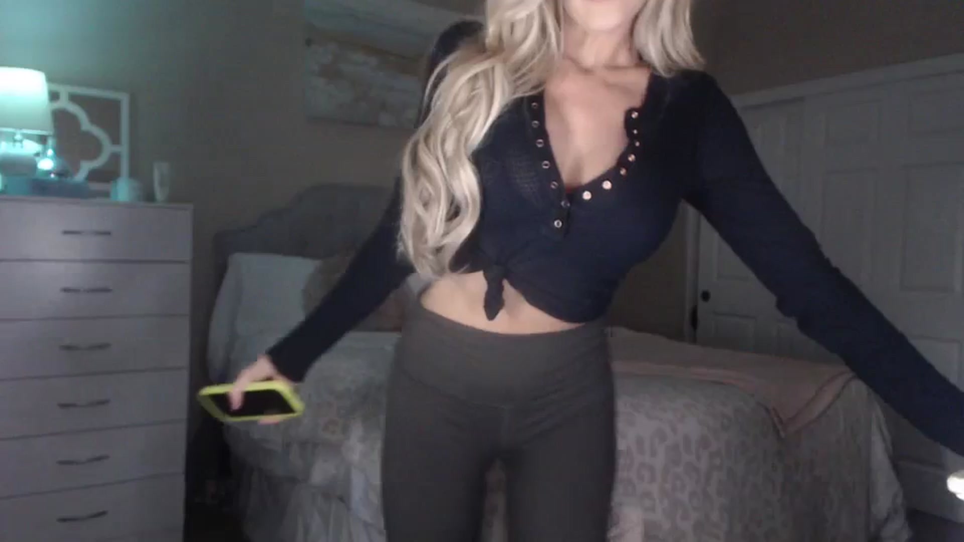 Gallery image thumbnail from Queen_bambii's myfreecams stream on, 10/10/2023, 07:03 image 17 of 20