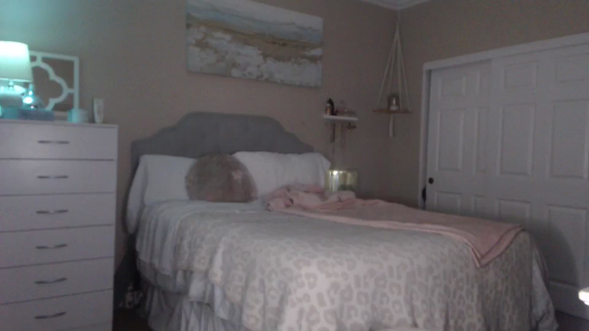 Gallery image thumbnail from Queen_bambii's myfreecams stream on, 10/10/2023, 07:03 image 18 of 20