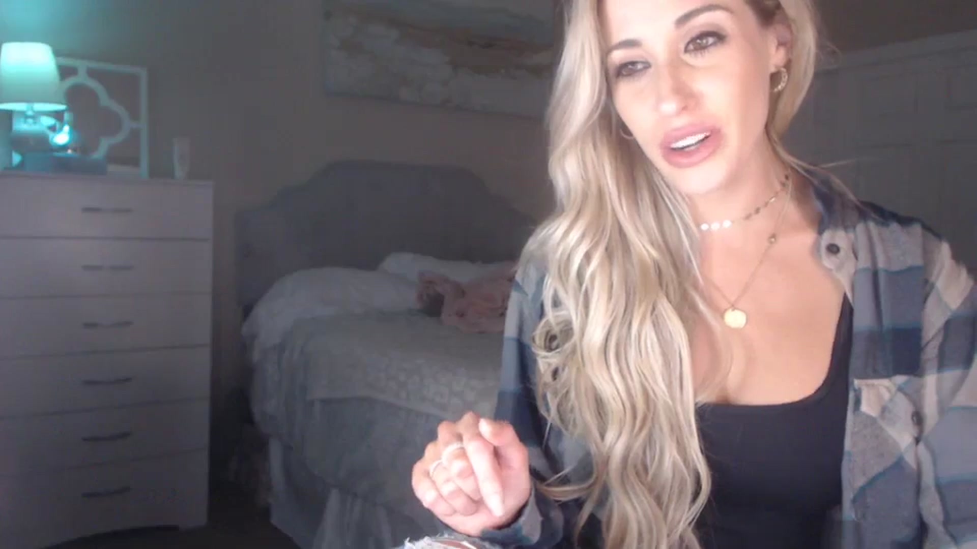 Gallery image thumbnail from Queen_bambii's myfreecams stream on, 10/15/2023, 08:27 image 10 of 20