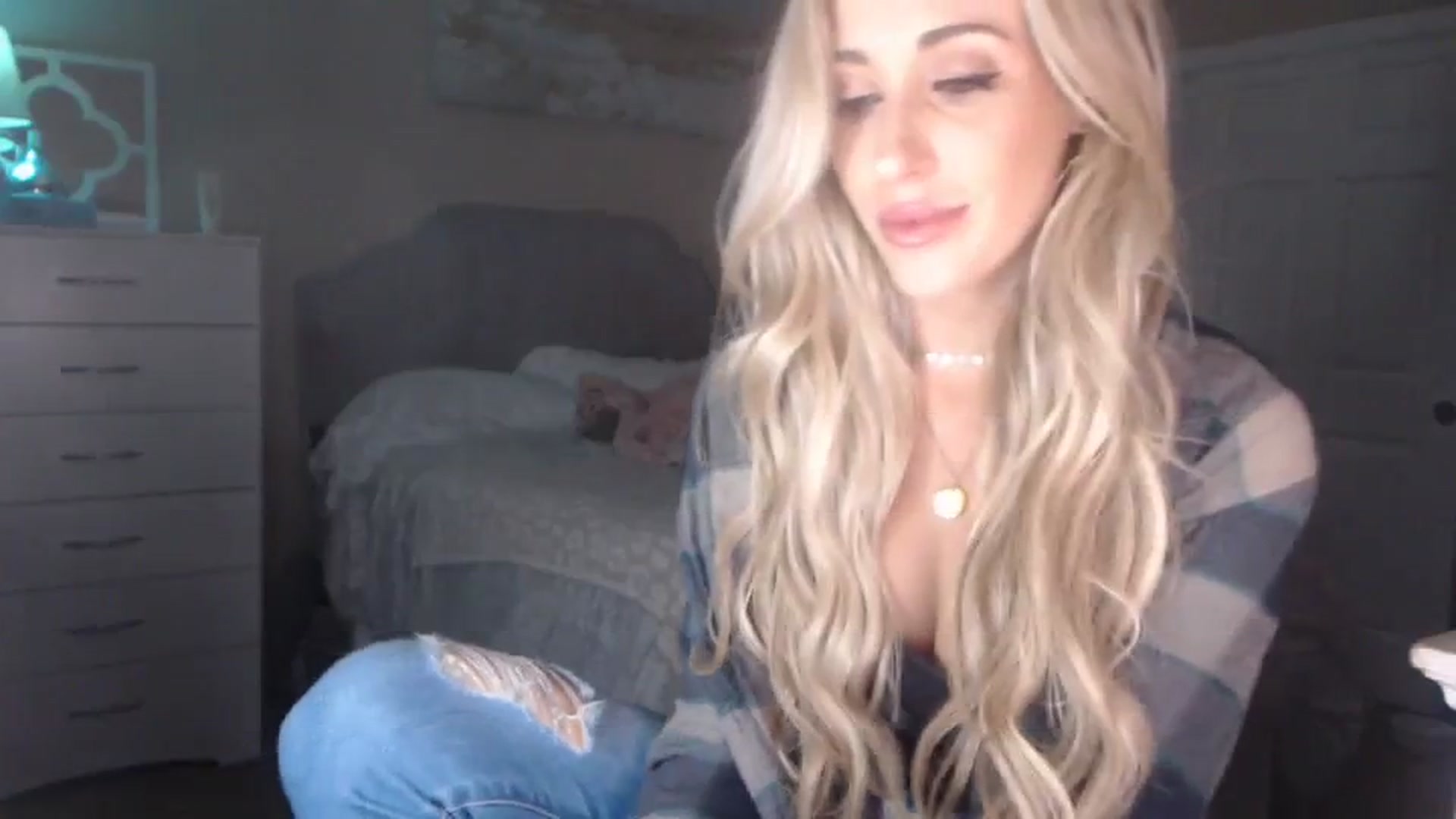 Gallery image thumbnail from Queen_bambii's myfreecams stream on, 10/15/2023, 08:27 image 2 of 20