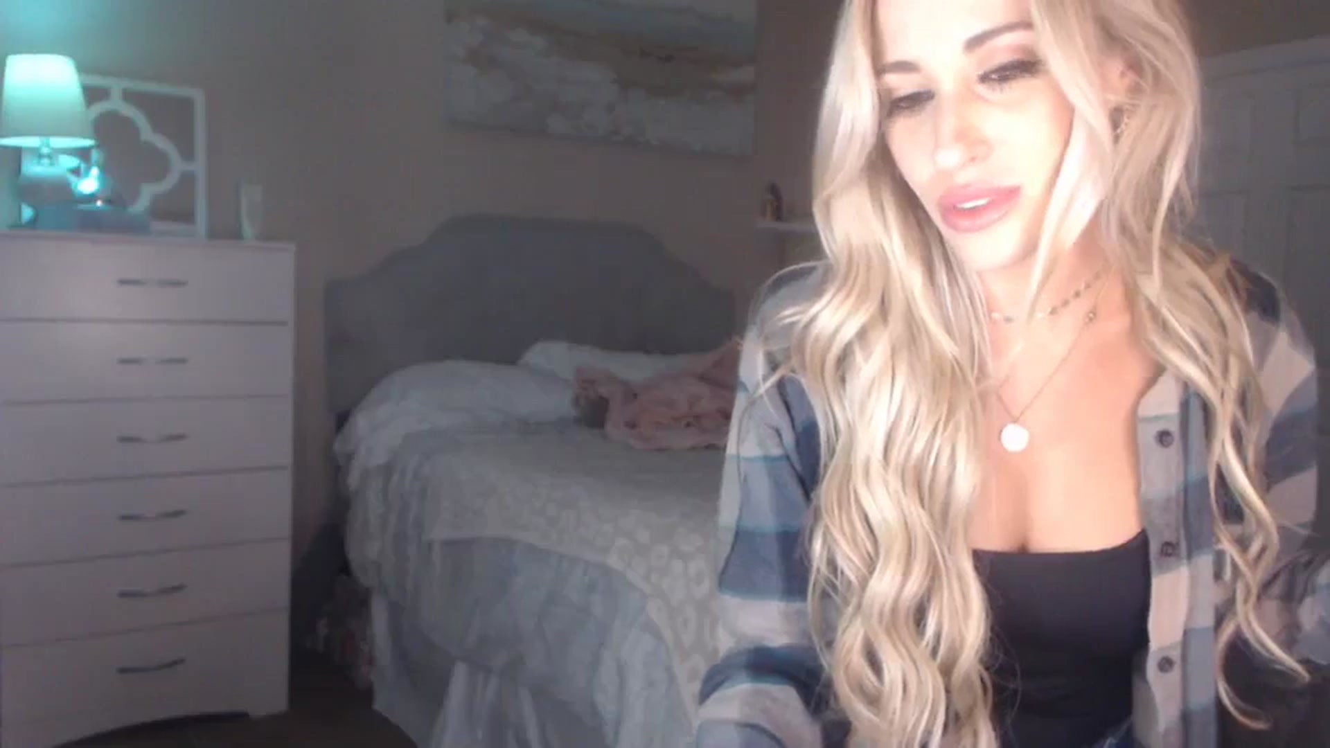Gallery image thumbnail from Queen_bambii's myfreecams stream on, 10/15/2023, 08:27 image 7 of 20
