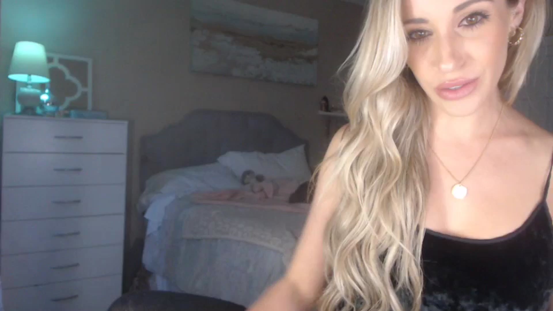 Gallery image thumbnail from Queen_bambii's myfreecams stream on, 10/17/2023, 01:48 image 1 of 20