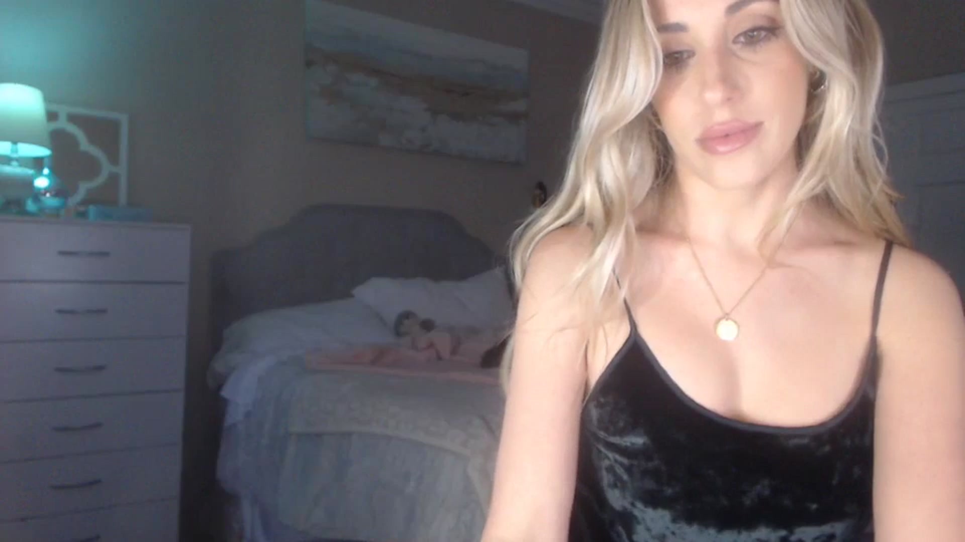 Gallery image thumbnail from Queen_bambii's myfreecams stream on, 10/17/2023, 01:48 image 9 of 20
