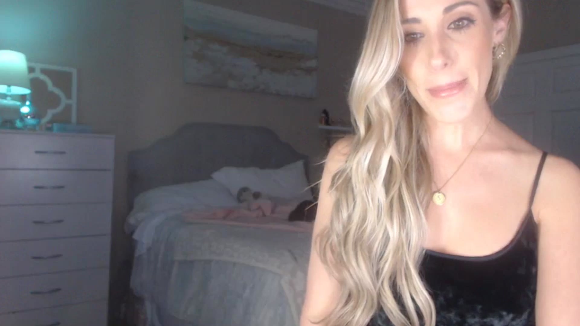 Gallery image thumbnail from Queen_bambii's myfreecams stream on, 10/17/2023, 01:48 image 12 of 20
