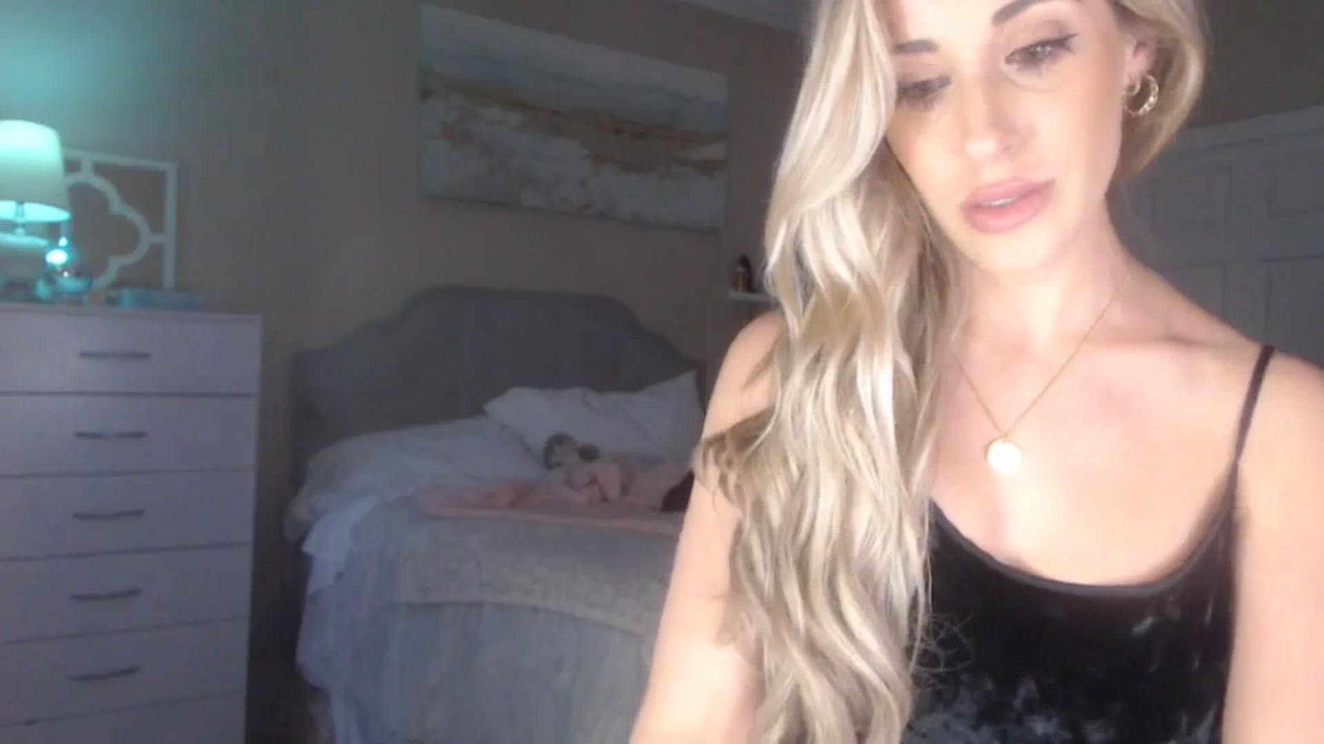Gallery image thumbnail from Queen_bambii's myfreecams stream on, 10/17/2023, 01:48 image 7 of 20