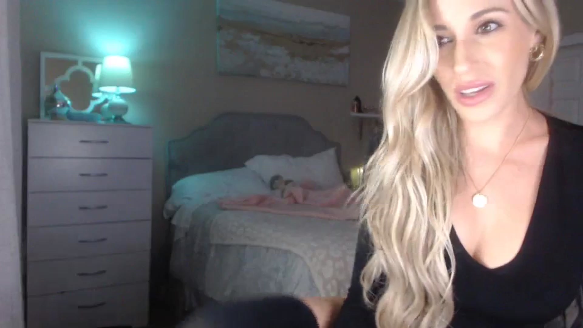 Gallery image thumbnail from Queen_bambii's myfreecams stream on, 10/17/2023, 05:37 image 11 of 20