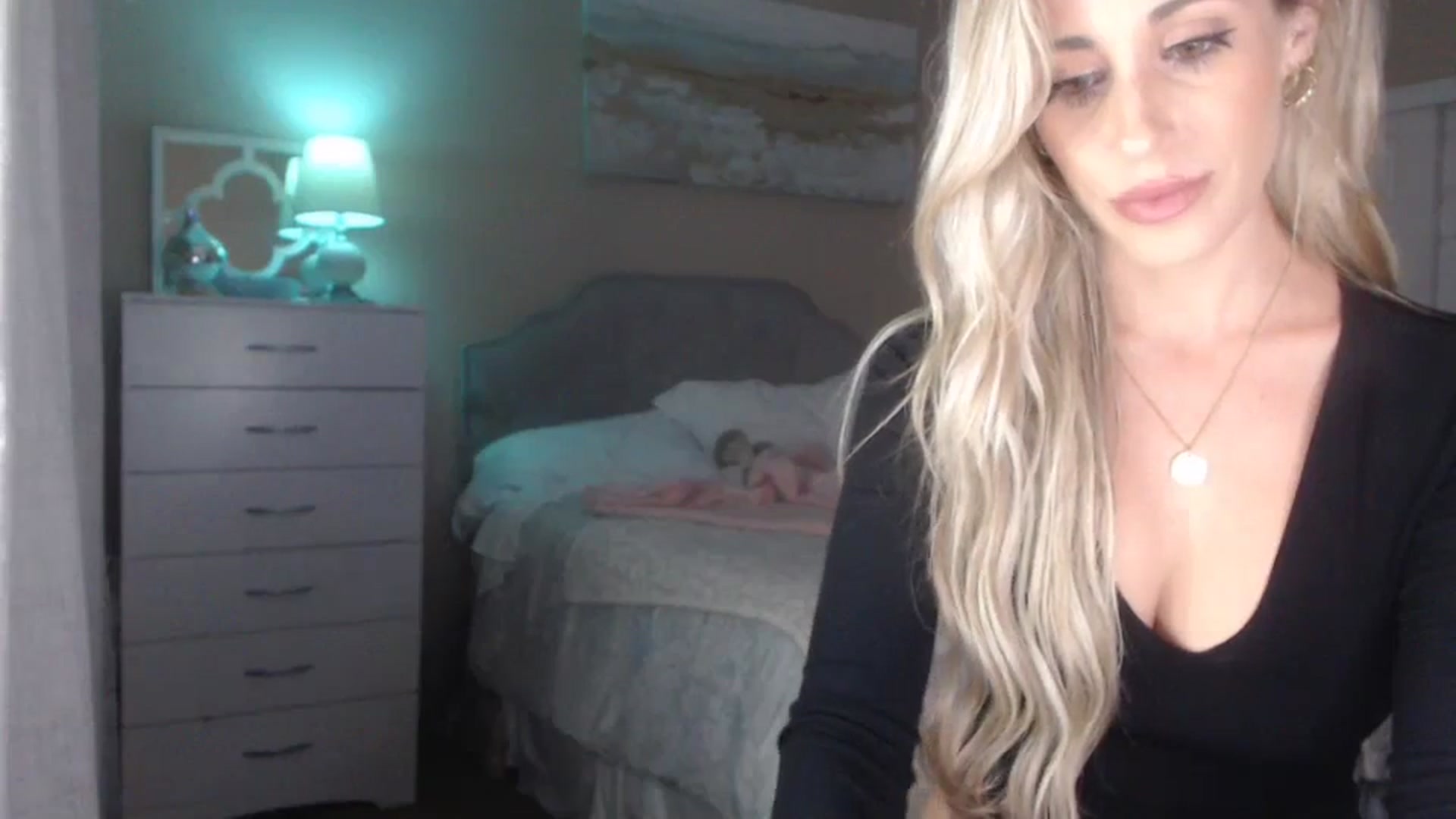 Gallery image thumbnail from Queen_bambii's myfreecams stream on, 10/17/2023, 05:37 image 13 of 20
