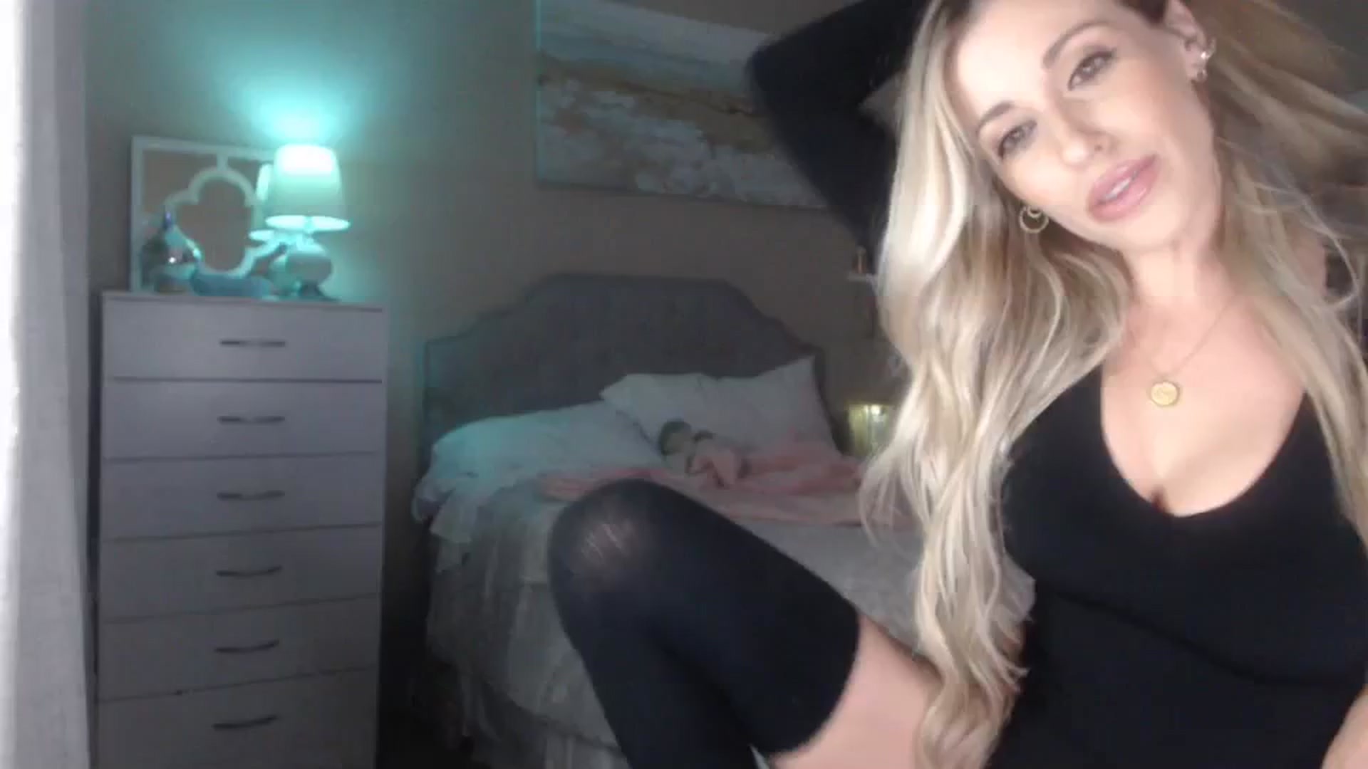 Gallery image thumbnail from Queen_bambii's myfreecams stream on, 10/17/2023, 05:37 image 8 of 20