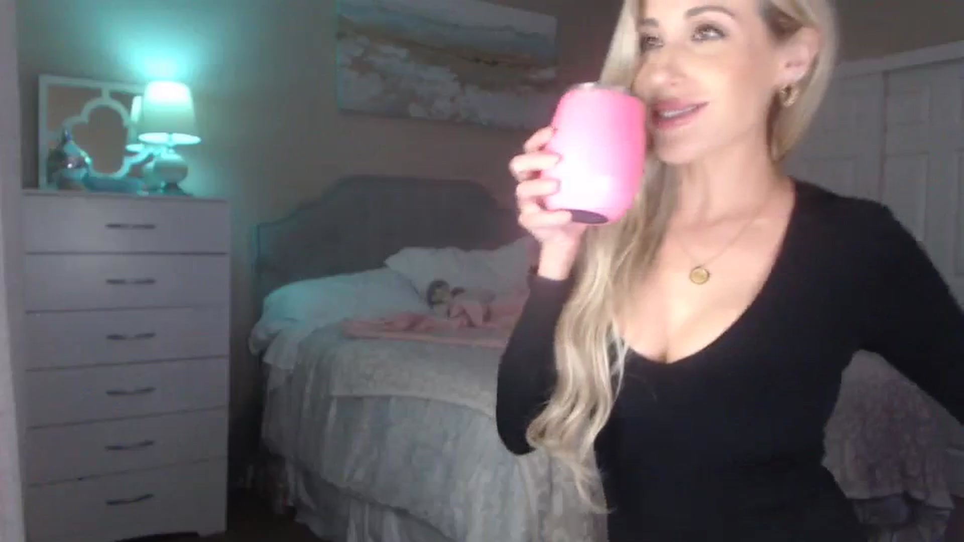 Gallery image thumbnail from Queen_bambii's myfreecams stream on, 10/17/2023, 05:37 image 3 of 20