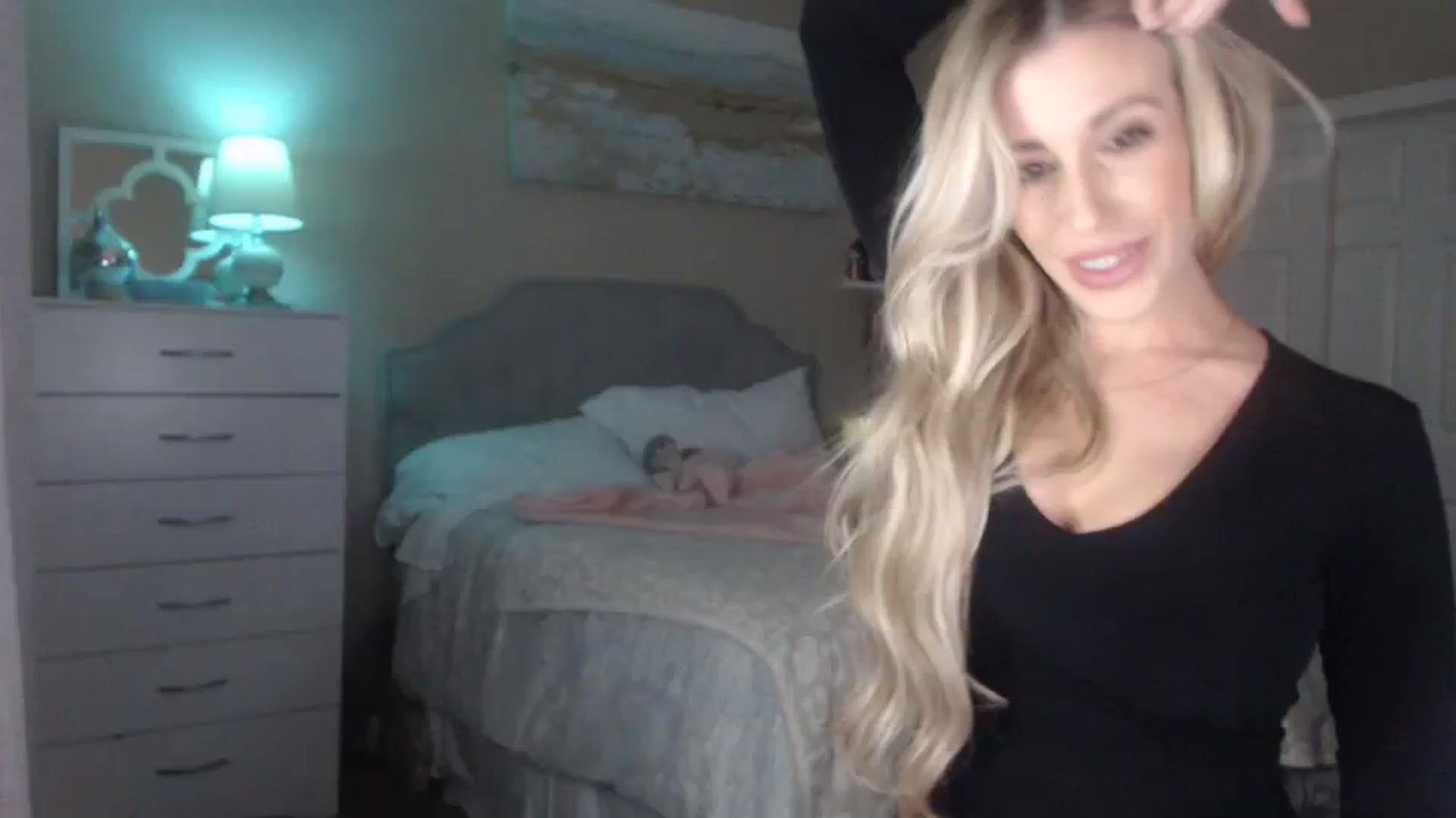 Gallery image thumbnail from Queen_bambii's myfreecams stream on, 10/17/2023, 05:37 image 2 of 20