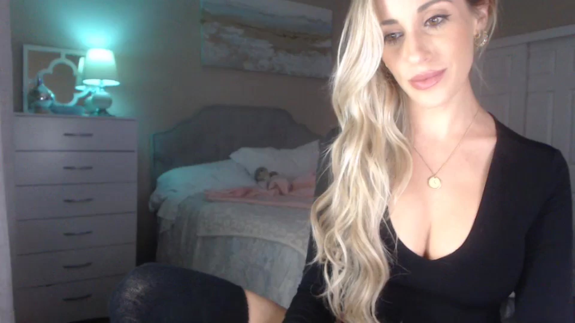 Gallery image thumbnail from Queen_bambii's myfreecams stream on, 10/17/2023, 05:37 image 4 of 20