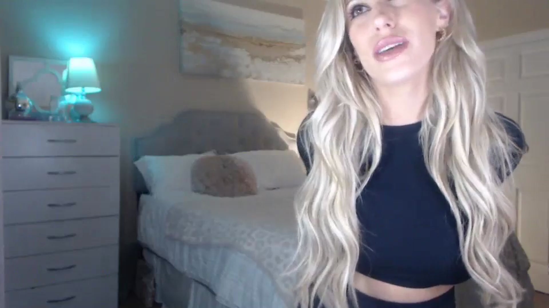 Gallery image thumbnail from Queen_bambii's myfreecams stream on, 10/21/2023, 05:57 image 17 of 20