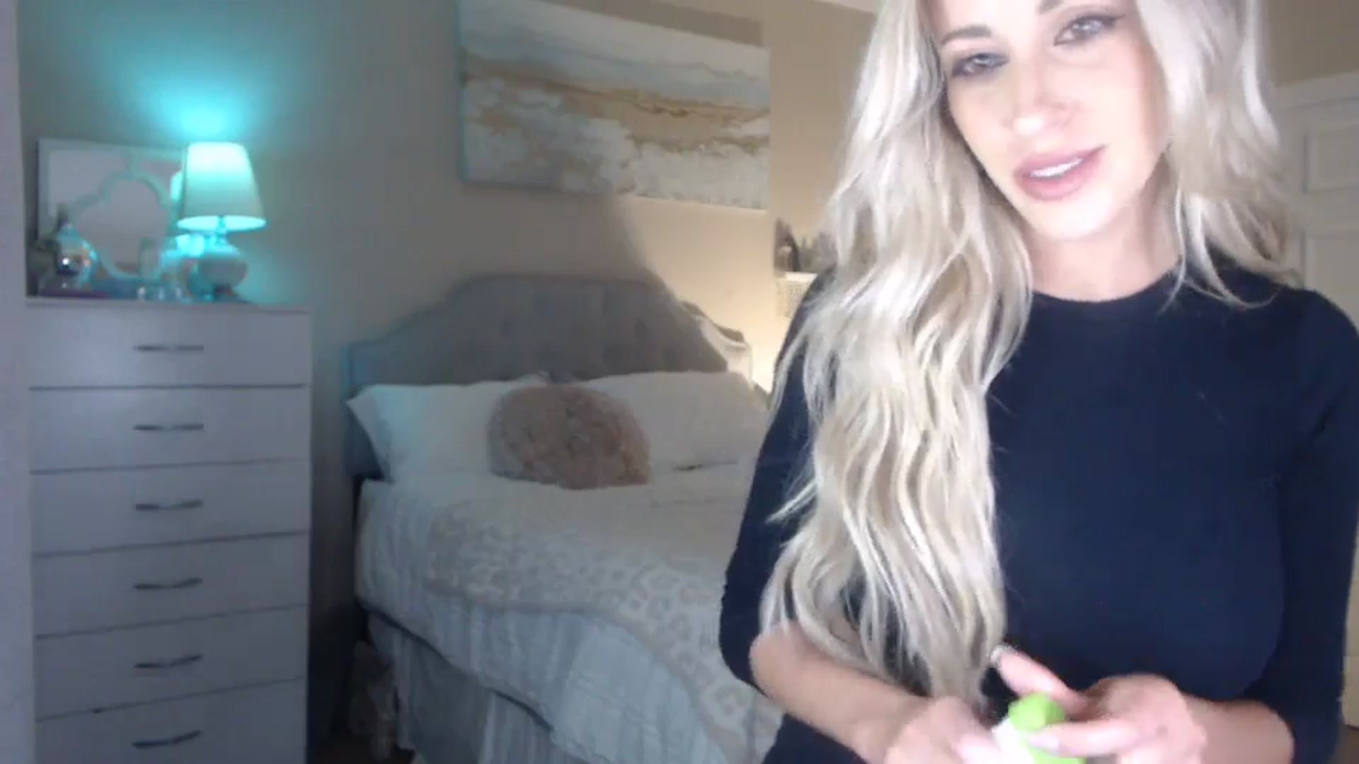Gallery image thumbnail from Queen_bambii's myfreecams stream on, 10/21/2023, 05:57 image 10 of 20