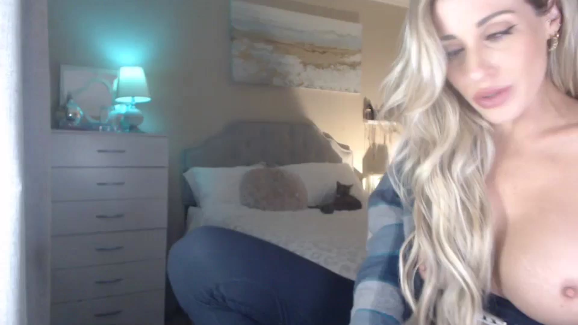Gallery image thumbnail from Queen_bambii's myfreecams stream on, 10/21/2023, 08:25 image 20 of 20