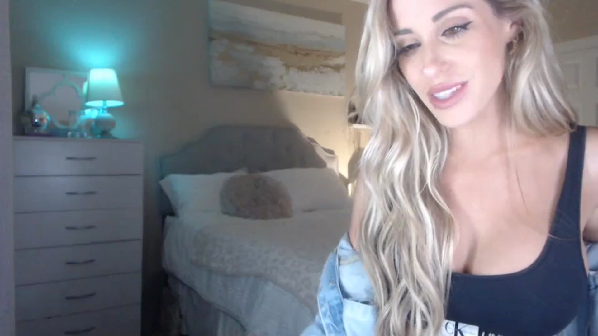 Gallery image thumbnail from Queen_bambii's myfreecams stream on, 10/21/2023, 08:25 image 10 of 20