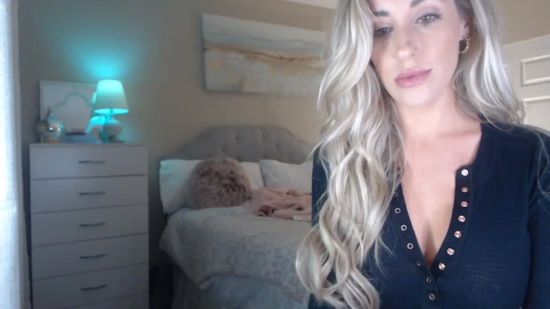 Gallery image thumbnail from Queen_bambii's myfreecams stream on, 10/27/2023, 04:03 image 4 of 20