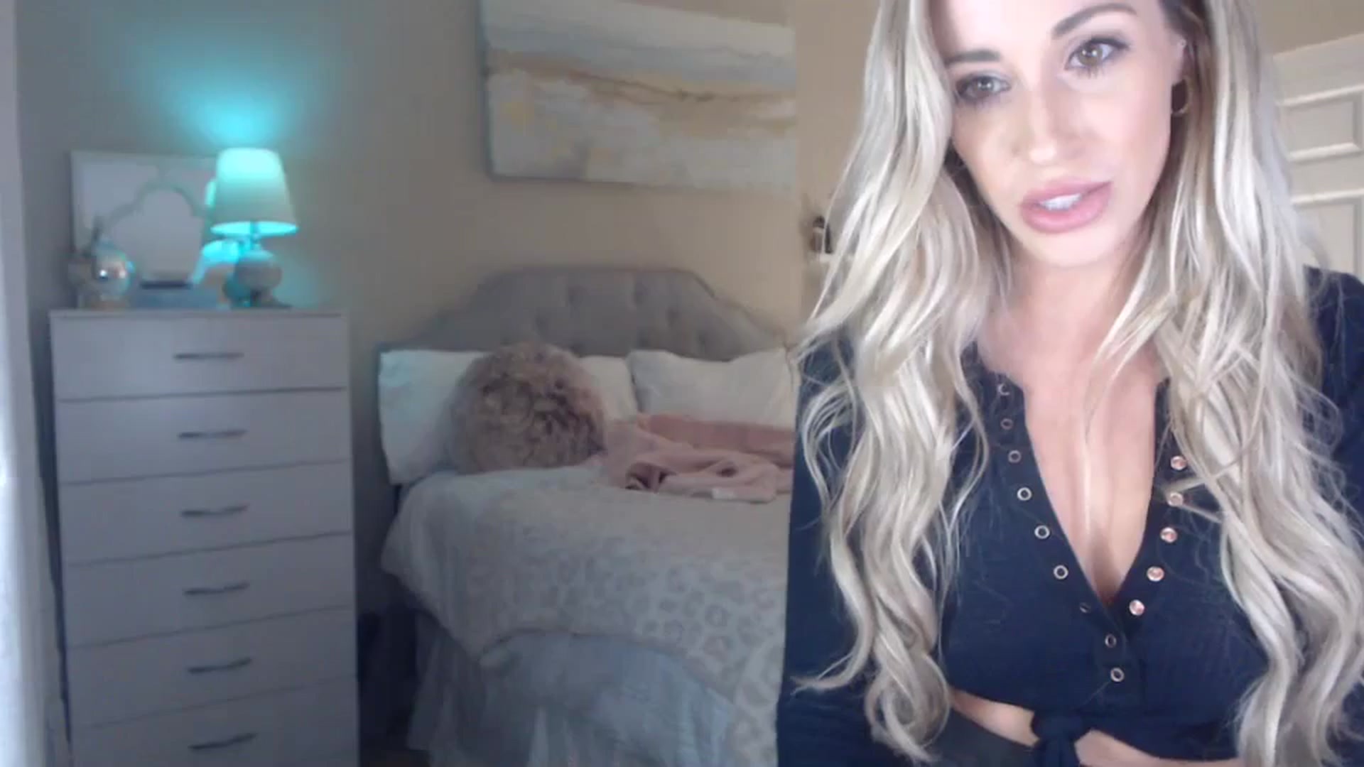 Gallery image thumbnail from Queen_bambii's myfreecams stream on, 10/27/2023, 04:03 image 10 of 20
