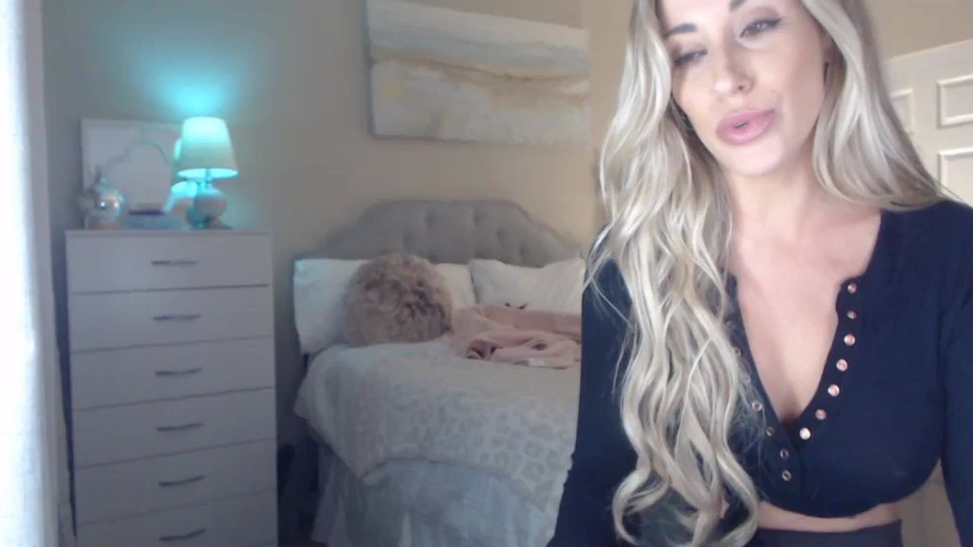 Gallery image thumbnail from Queen_bambii's myfreecams stream on, 10/27/2023, 04:03 image 19 of 20
