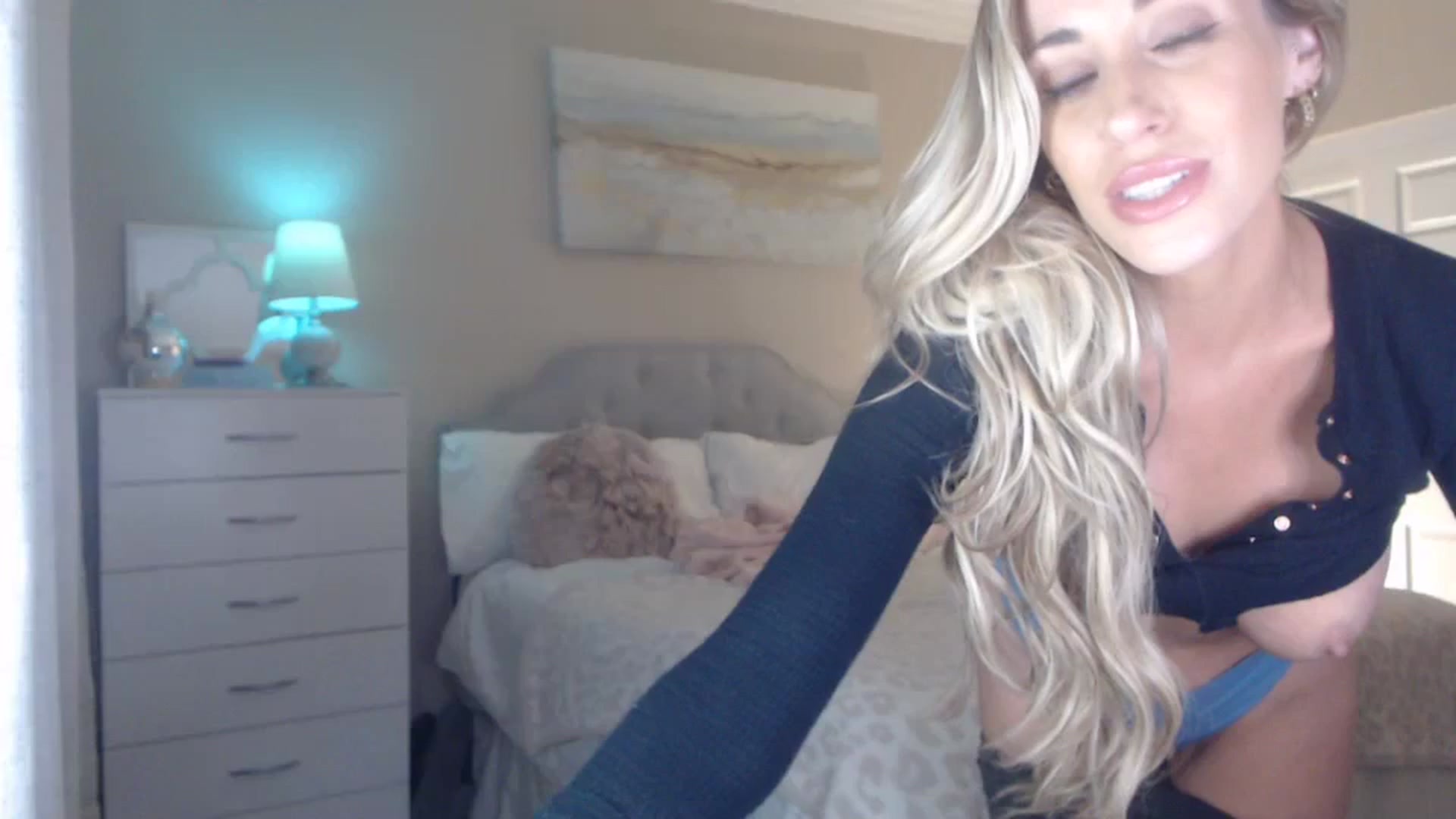 Gallery image thumbnail from Queen_bambii's myfreecams stream on, 10/27/2023, 05:07 image 15 of 20