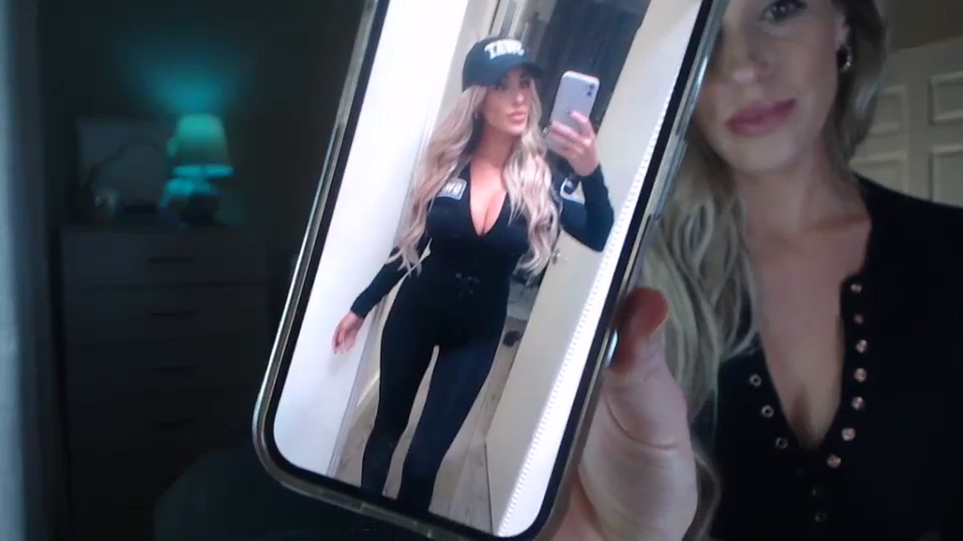 Gallery image thumbnail from Queen_bambii's myfreecams stream on, 10/27/2023, 05:07 image 12 of 20